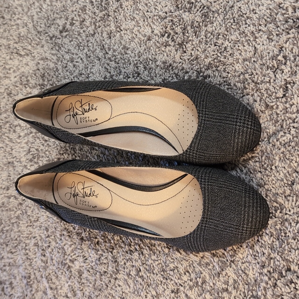 LifeStride Women's Lively Dress Pump Shoe - Picture 4 of 6